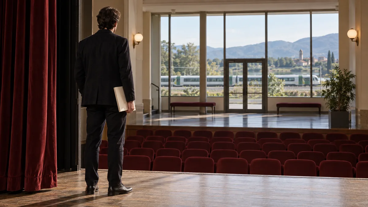 Fabio De Luigi eröffnet die Theatersaison in Varese