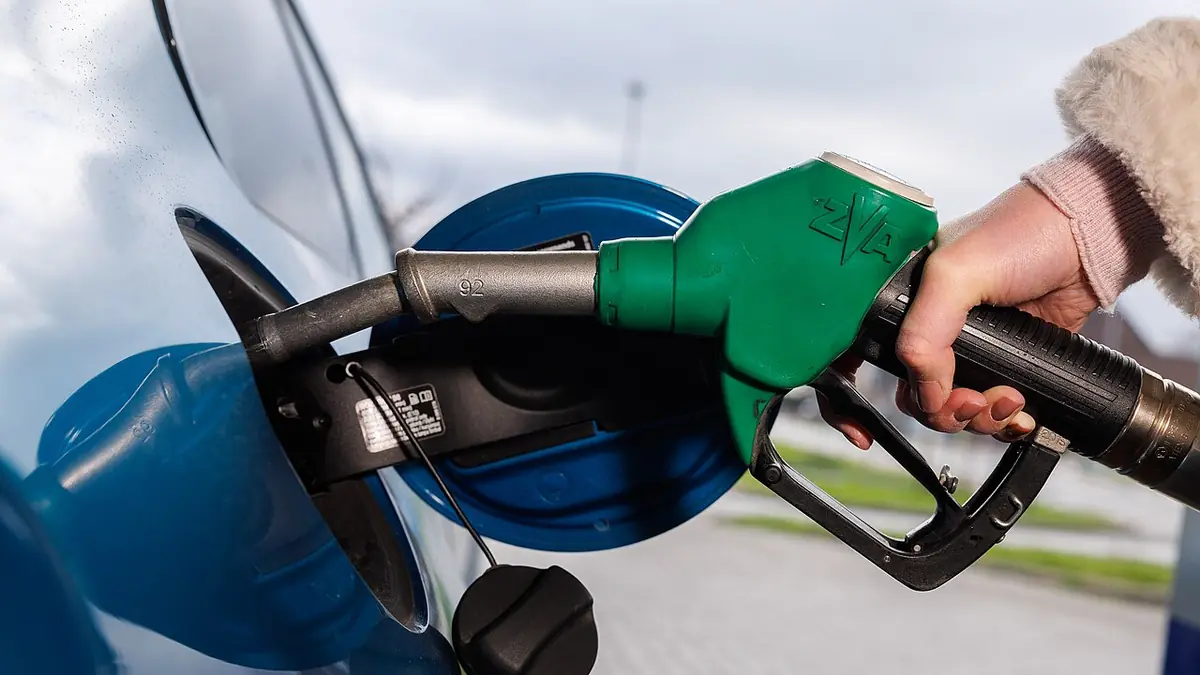 Auto elettrica o benzina: l'analisi dei costi del TCS