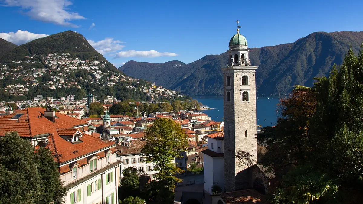Premi LAMal Glarona: guida a franchigie e riduzione premi