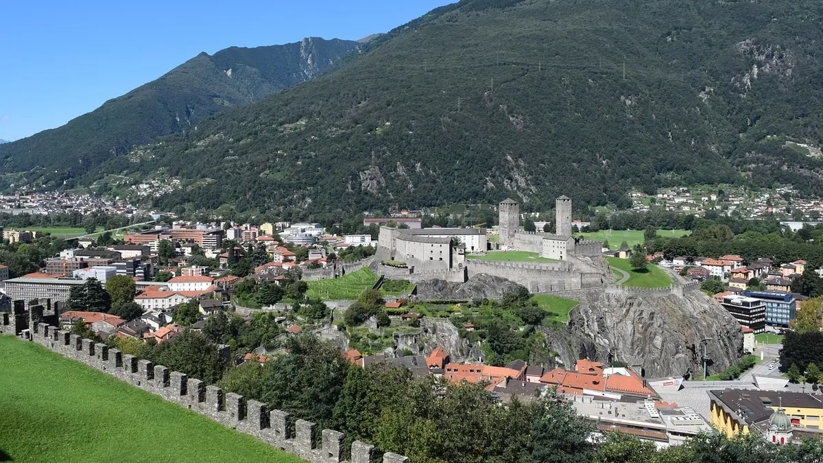 Guida pratica al secondo pilastro LPP in Svizzera: contributi, prelievo, riscatto lacune e pianificazione previdenziale