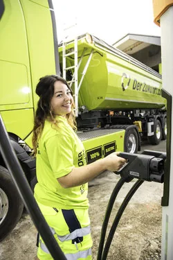 Ladeinfrastruktur für E-LKW und E-Baumaschinen im Alltag