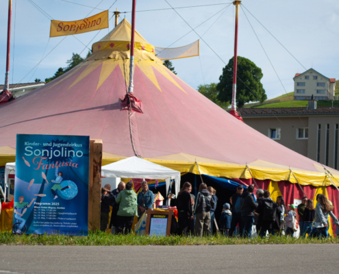 Le cirque des enfants et des jeunes Sonjolino`s 10 ans d'existence avec un nouveau programme Contact