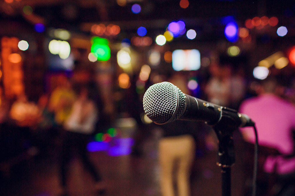 Karaoke in der U-Boot Bar!
