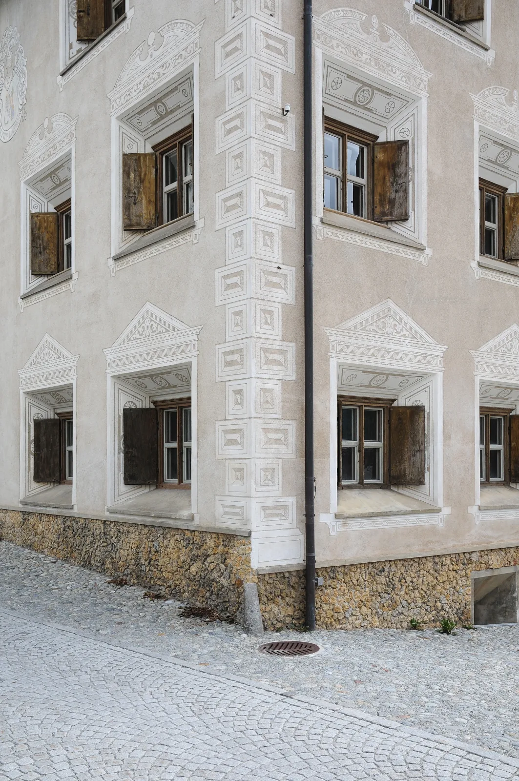 Between craft and art: Sgraffito in the Engadine