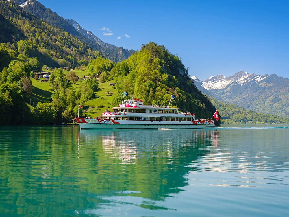 Nave dei giochi sul lago di Brienz