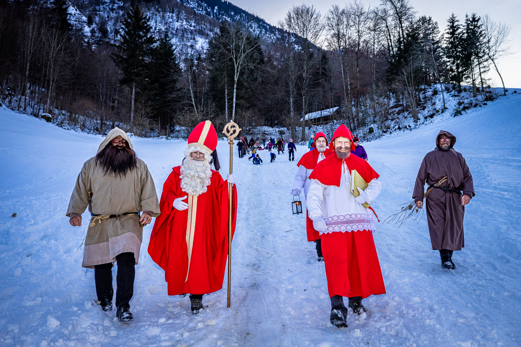 Sankt Nikolaus Verein Stans - Besuchstag beim Samichlais - Einzug ins Dorf