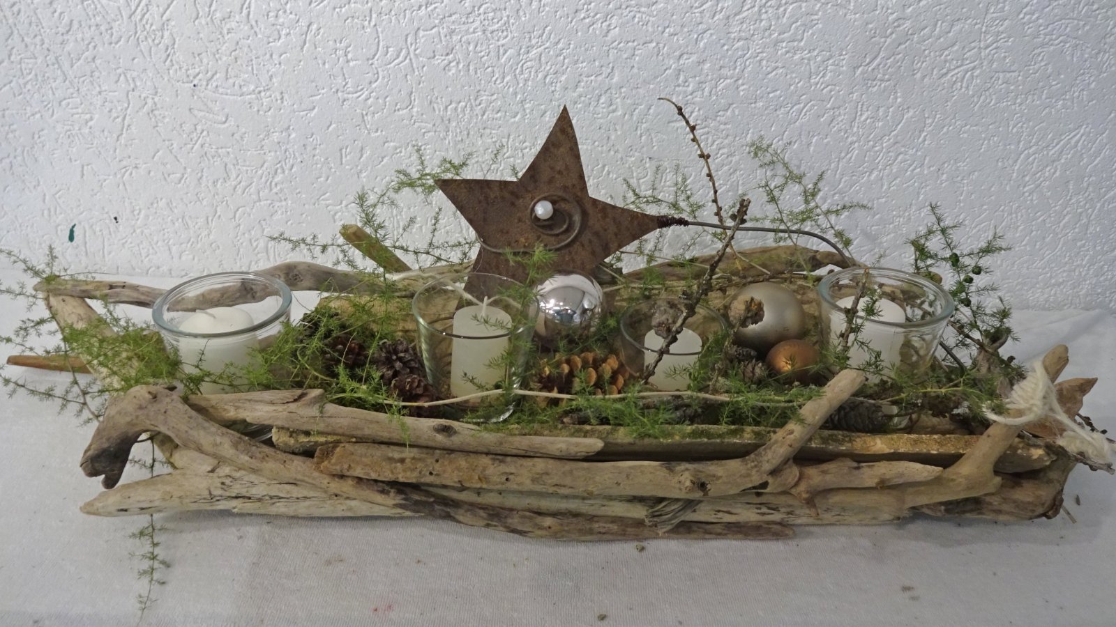 Naturena: Adventsdekoration mit Schwemmholz