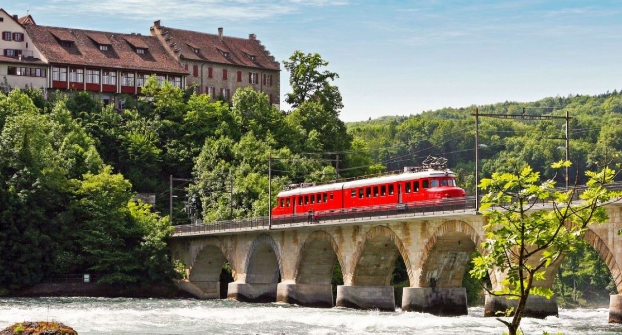 Découverte des chutes du Rhin à bord de la Flèche rouge «Churchill».