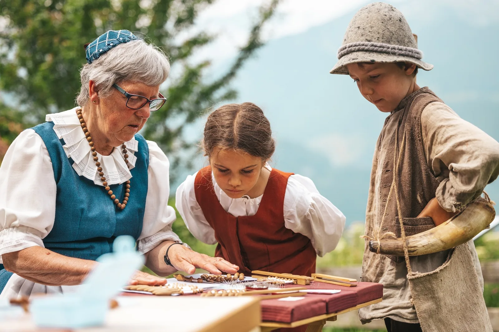 Klöppeln mit den Frauen aus dem Dörfli