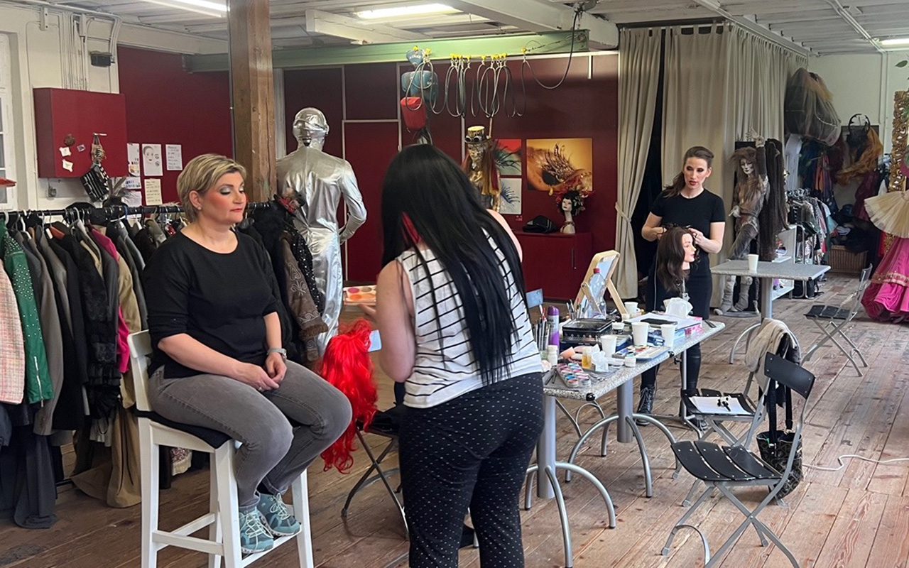 Ein Tag Maske & Frisuren − Weiterbildung