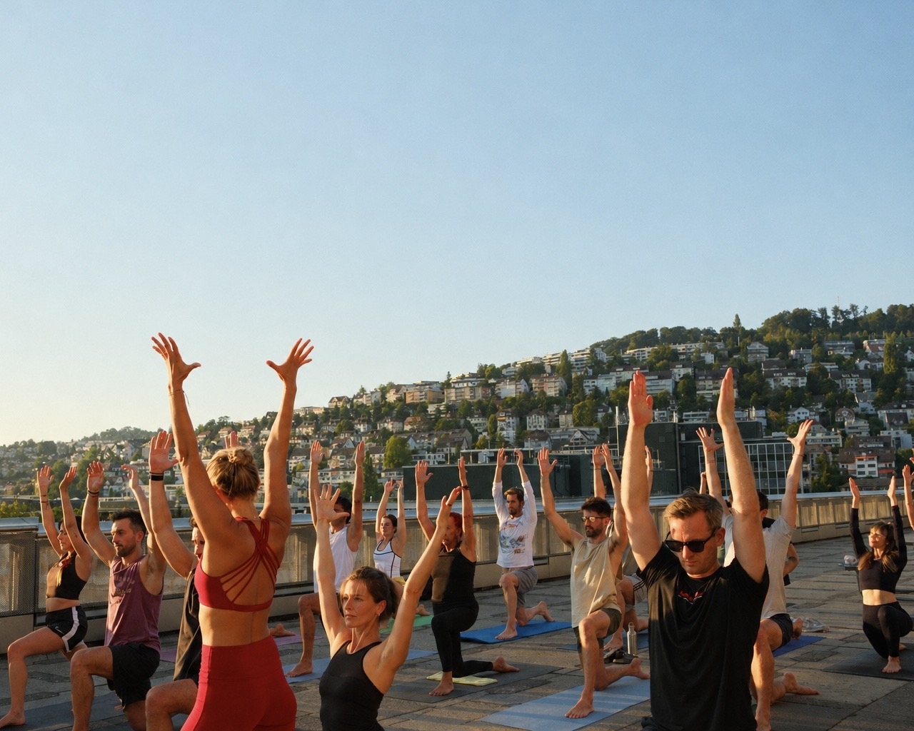 Sunset Yoga Flow sur le toit avec une vue imprenable sur Zurich