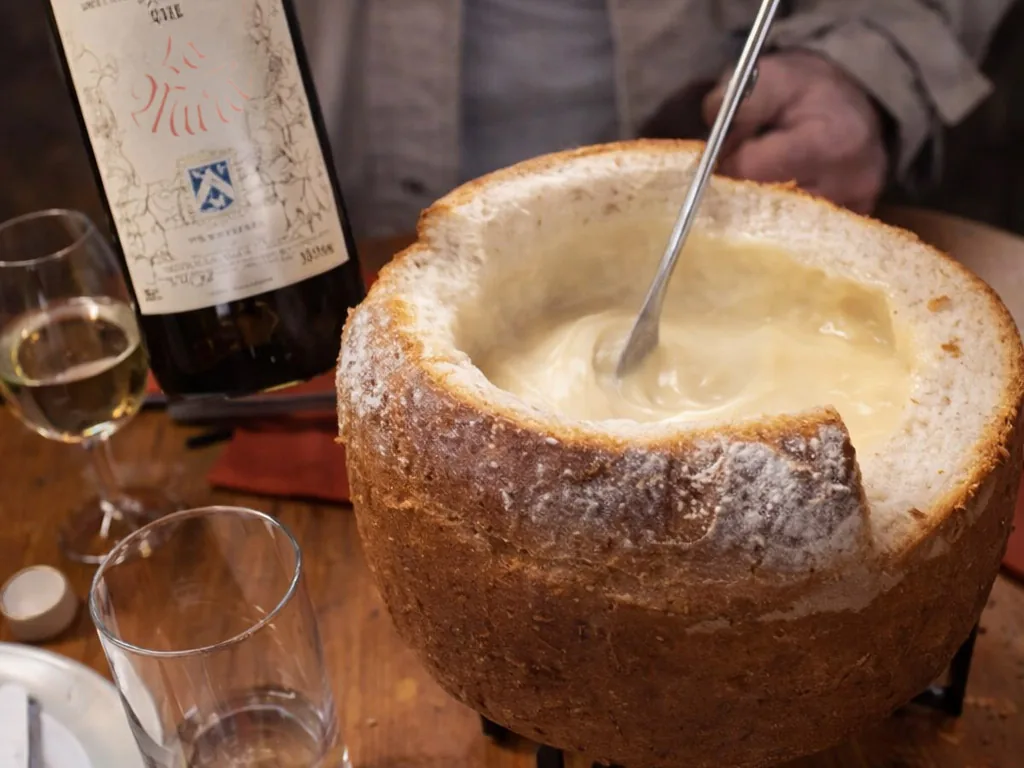 Fondue dans le pain à la Terrasse
