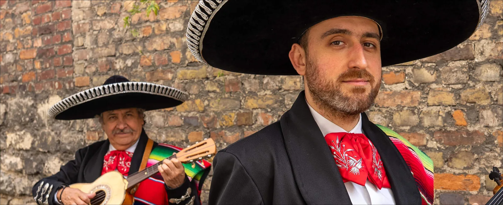 iLOS MARIACHIS! · Aramis Monroy, Hélio Monroy, Nelson Gómez & solistes GECA