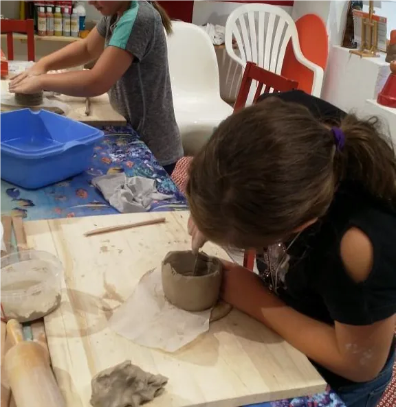 Cours de céramique pour jeunes et adultes