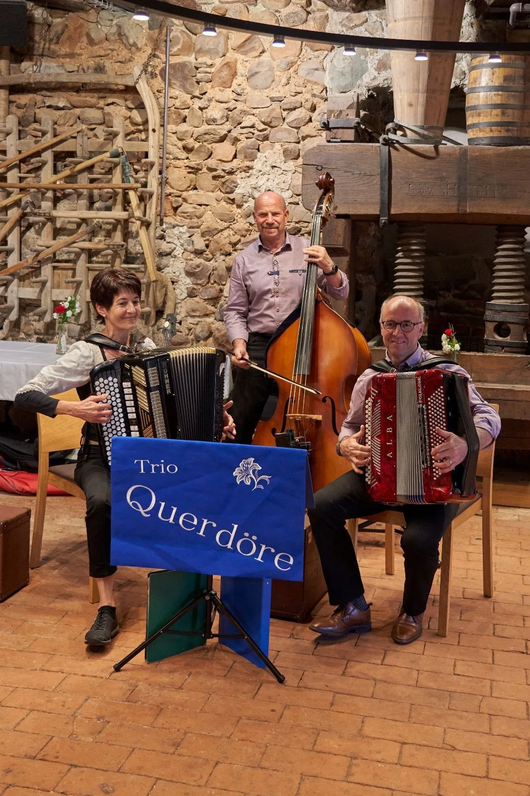 Live Musik in der Café-Bar mit dem Trio Querdöre