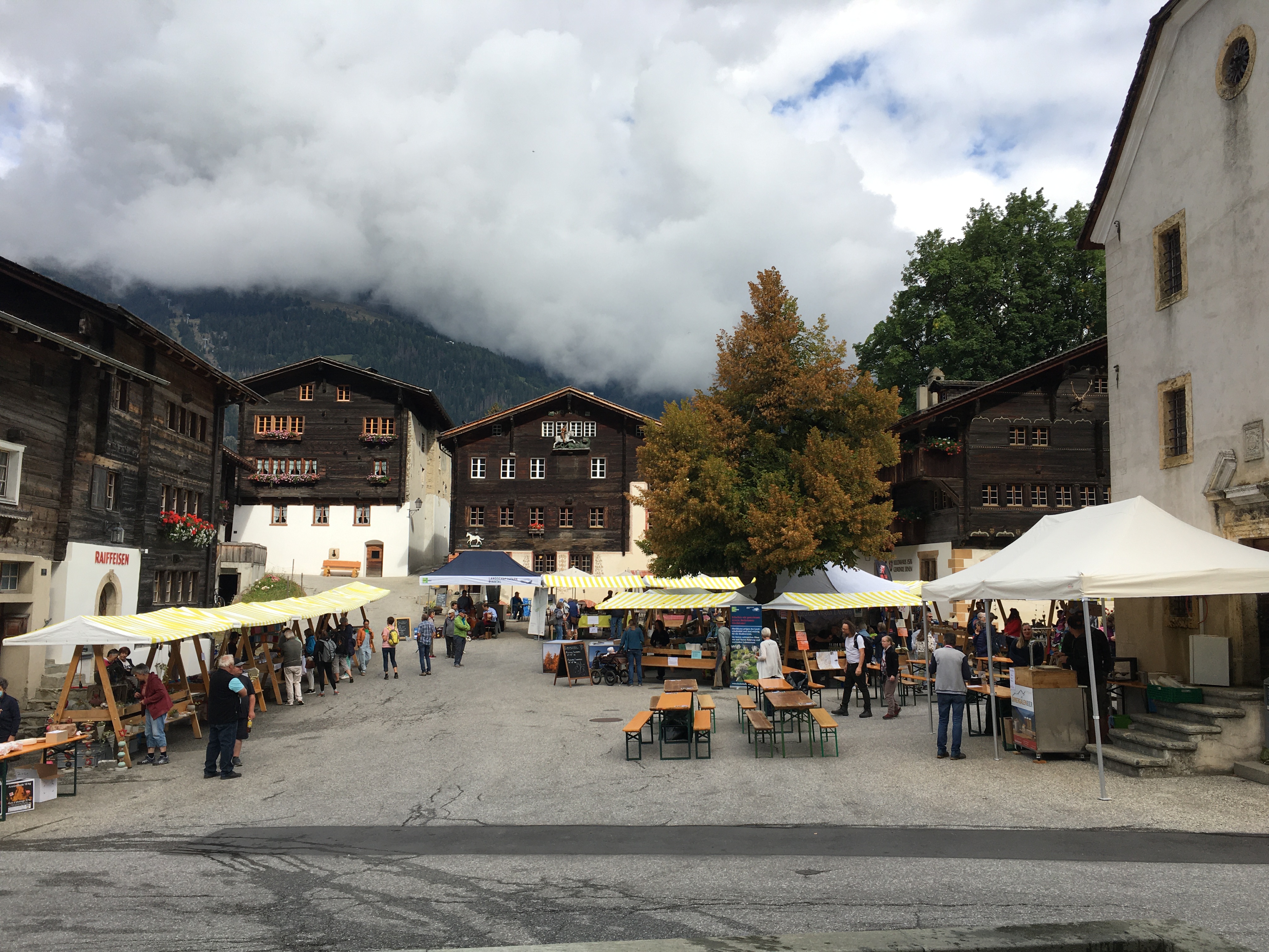 Traditioneller Herbstmarkt auf dem Hengert in Ernen