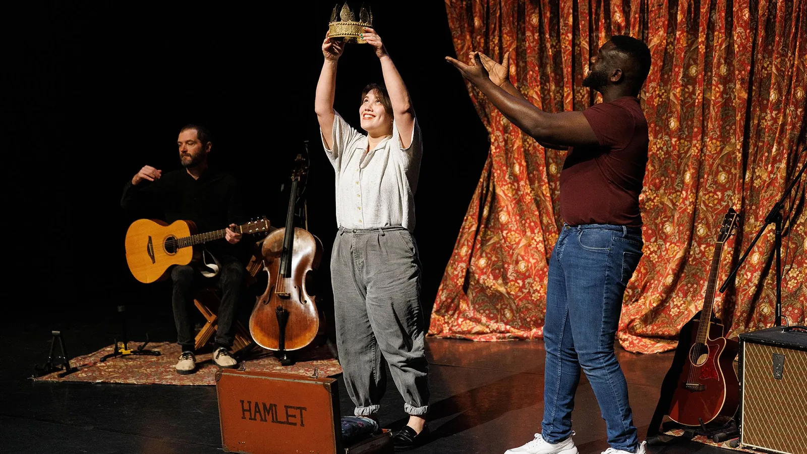 Shakespeare in a Suitcase – Hamlet